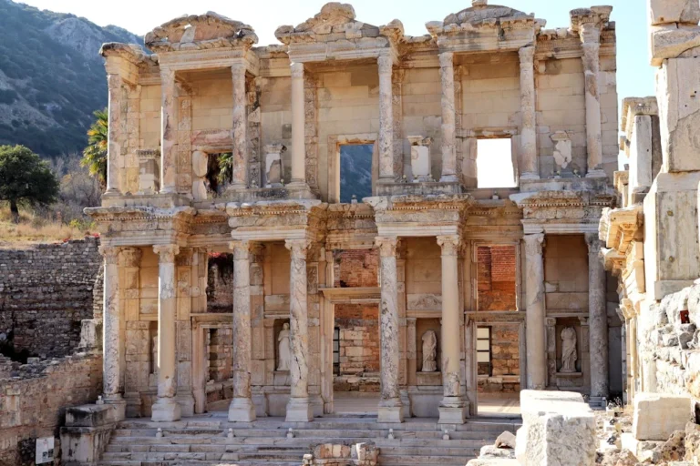 Efes’in Şifreleri: Selçuk Efes Müzesi ve Çevresi