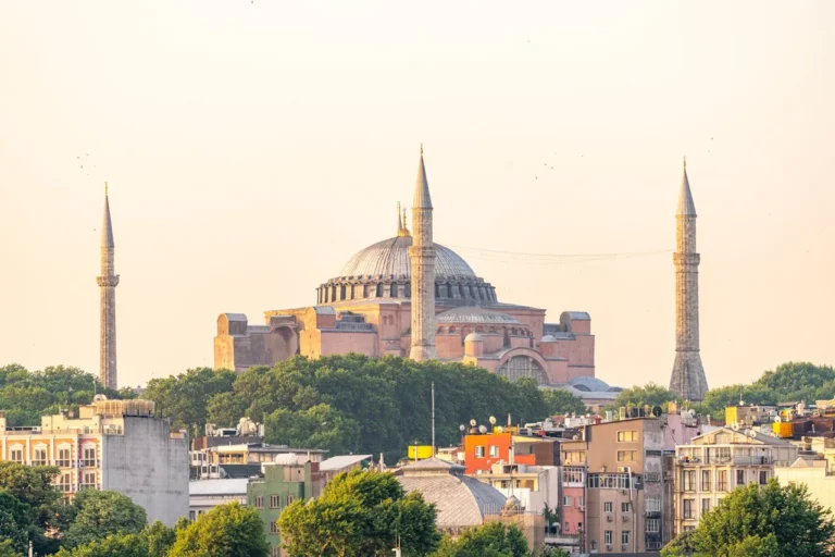 İstanbul Tarihi Yerler: Tarih Kokan Şehrin Büyülü Atmosferi