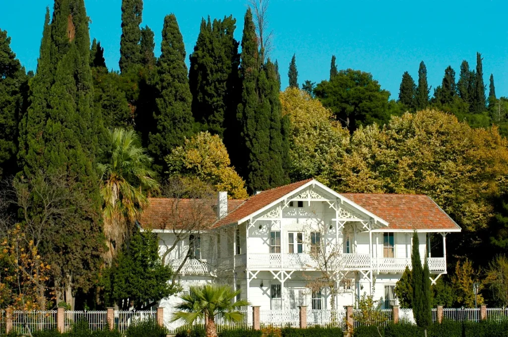 Gebze'de Gezilecek Yerler: Tarih, Doğa ve Eğlence Rehberi Gebze'de Gezilecek Yerler - Osman Hamdi Bey Evi ve Müzesi